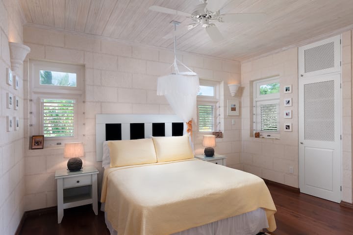 Chumba cha kulala 2 na kitanda cha ukubwa wa malkia