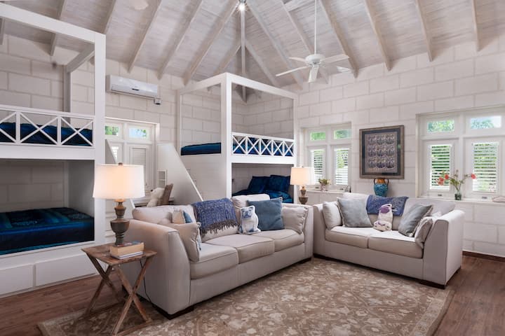 Chumba cha kulala 4 na vitanda vya ghorofa