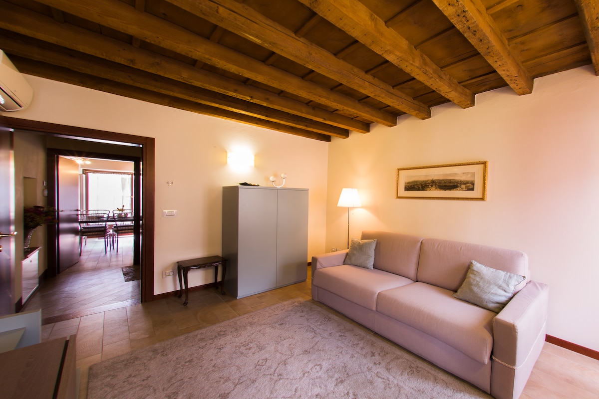 Popular Airbnb listing: Arena Dreams Apartment in Verona