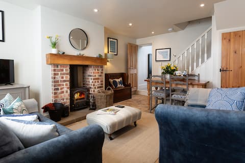 Top performing Airbnb: Crabapple Cottage close to Runswick Bay & Staithes in Hinderwell