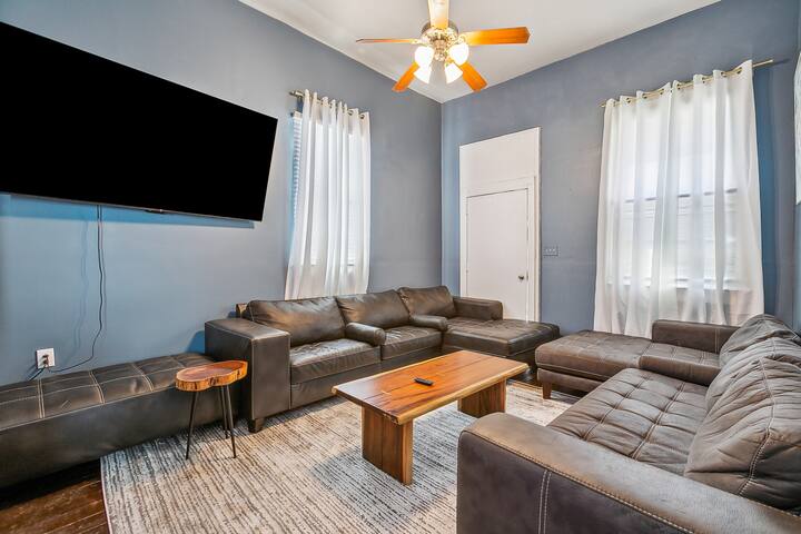 Large Bywater Bar House gallery image 3