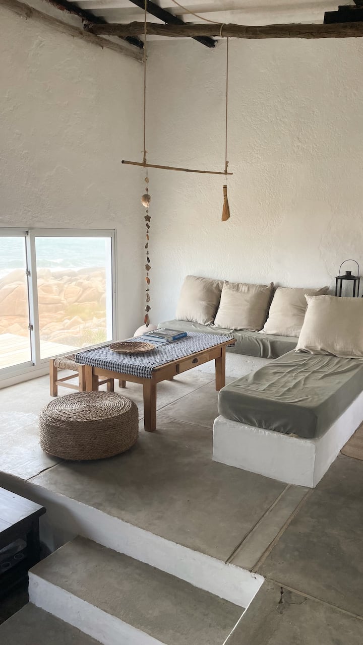 Casa Frente Al Mar Sobre Las Rocas De Cabo Polonio - Cabo Polonio