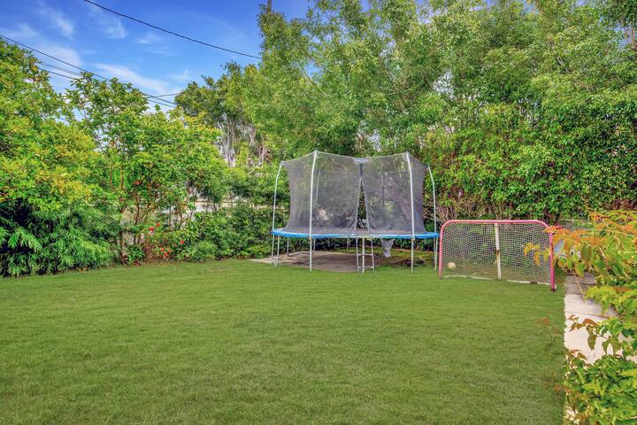 Sauna, Master w/Hot Tub, Chef’s kitchen & Fire Pit gallery image 3