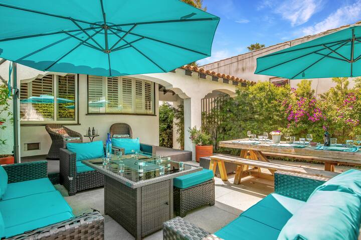 Sauna, Master w/Hot Tub, Chef’s kitchen & Fire Pit