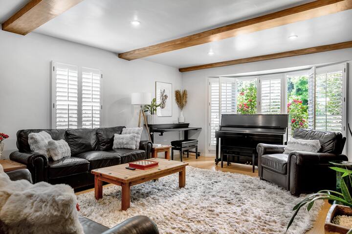 Sauna, Master w/Hot Tub, Chef’s kitchen & Fire Pit gallery image 4