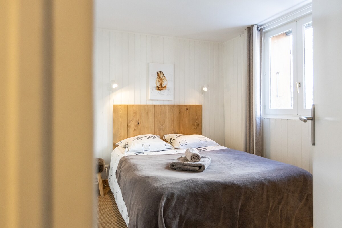 Მასტერ-საძინებელი საკუთარი სააბაზანოთი 