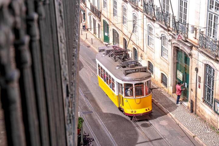 C1 Fully Renovated & Modern | Central | BICA | A/C gallery image 5