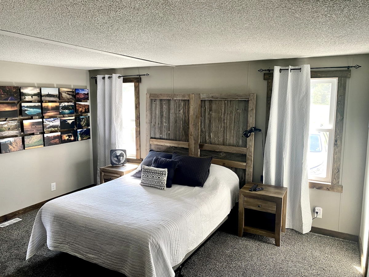 Master bedroom with queen size bed and walk in closet. There are two twin roll-a-way beds in the closet as well that can be moved out into the master or living room area. 