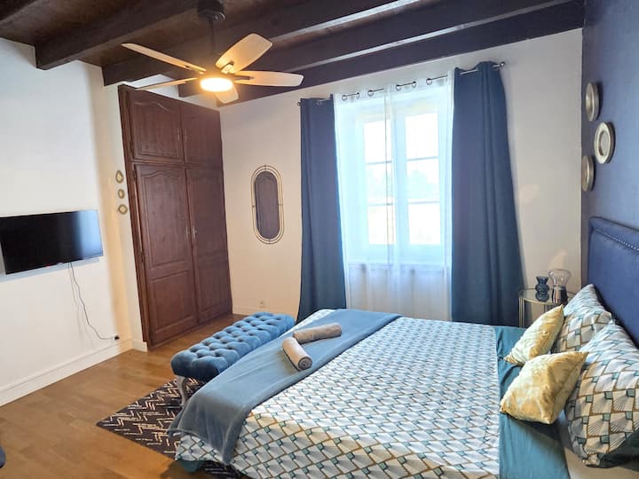 Les Jouvenceaux – izba v štýle Art Deco – posteľ 160 x 200 – inteligentná TV – stropný ventilátor