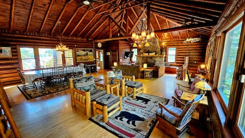 Beautiful Lakefront Log-Cabin on Private Peninsula