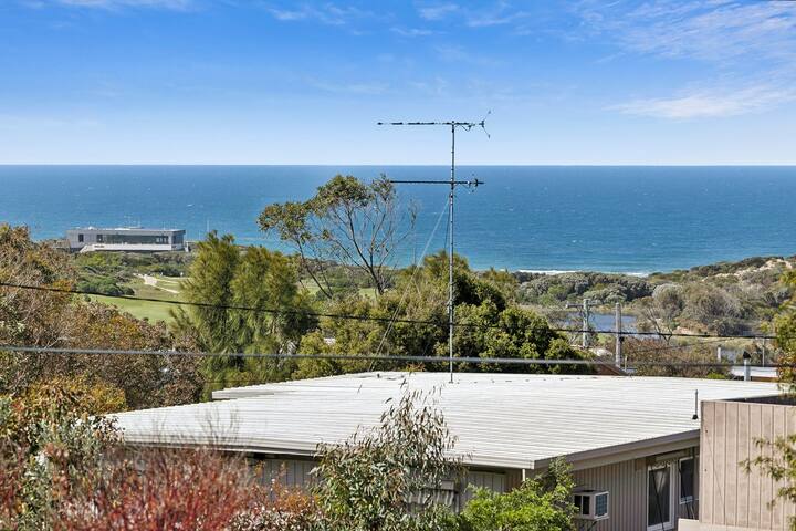 Percy’s Beach House with spa gallery image 4