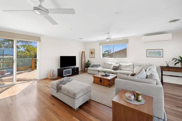 Percy’s Beach House with spa gallery image 3