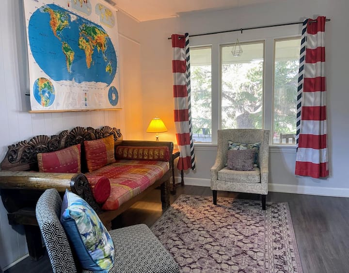☀Sunny Character☀7 Mins To Downtown W Fenced Yard - The University of Winnipeg