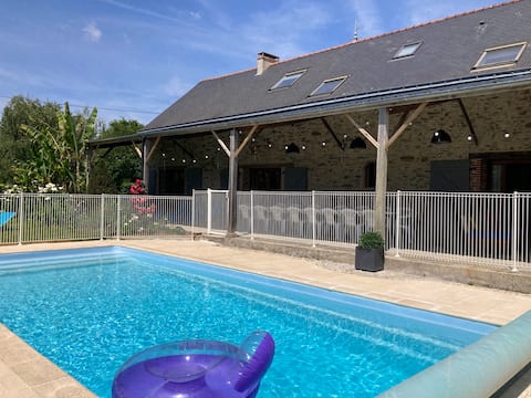 Countryside villa with pool (13/22 people)