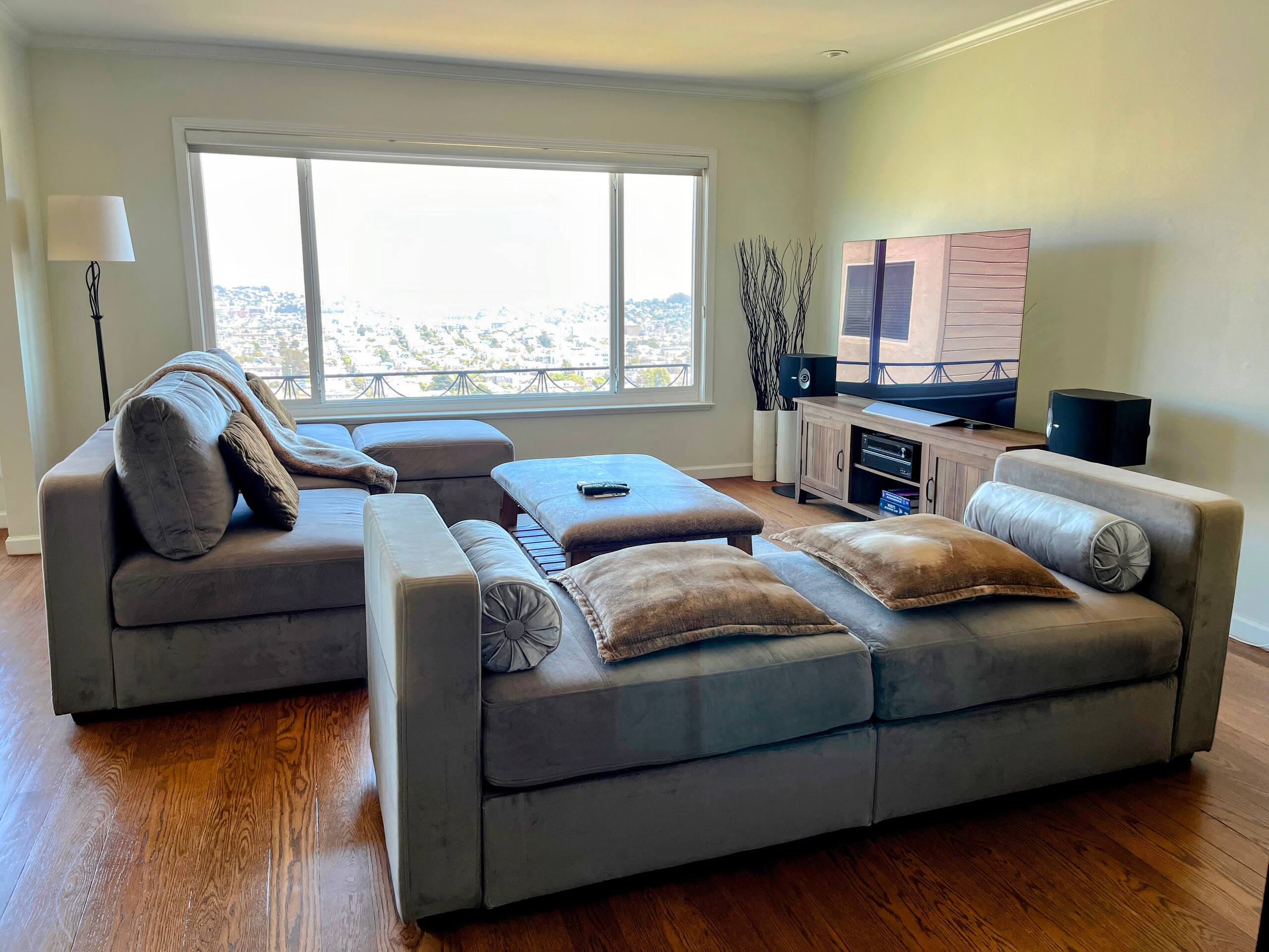 Condo in San Francisco · ★4.94 · 3 bedrooms · 3 beds · 2 baths - Image 5
