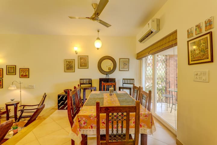 Dining area image 2