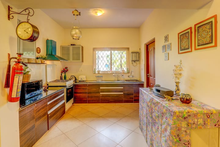 Full kitchen image 1