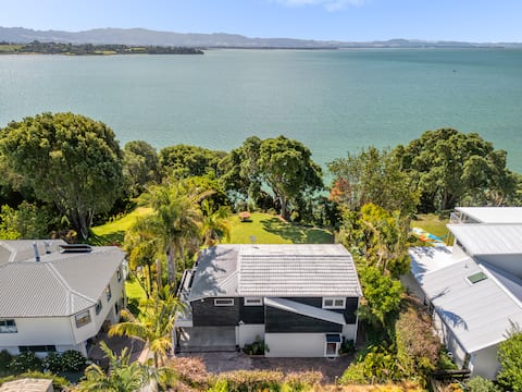 Sunset Haven: Waterfront Retreat