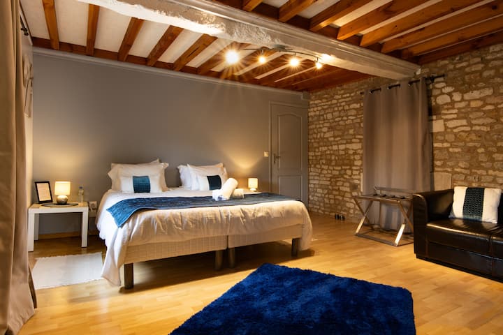 Master bedroom on 1st floor - Habitación principal en el 1er piso