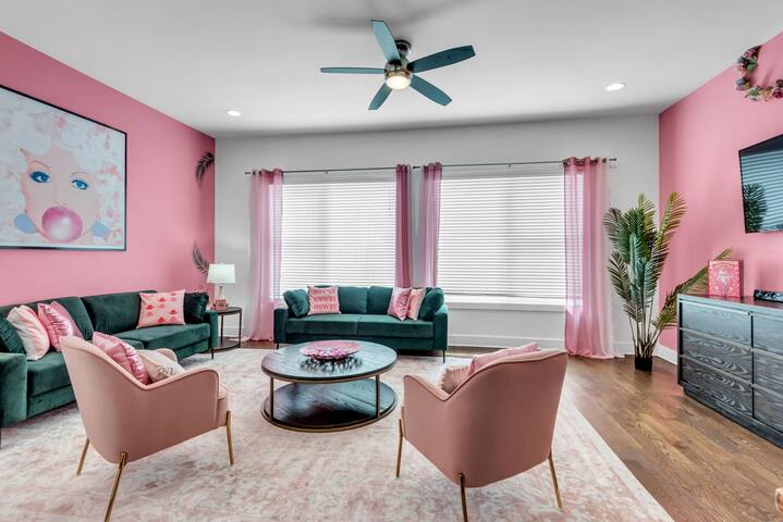 Dolly’s Dream House/RfTop Deck/14 Beds/2nd Hm Opt. gallery image 2