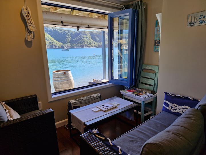 Beach House Suite - 2 Bdrm - Absolute Waterfront! - New Zealand