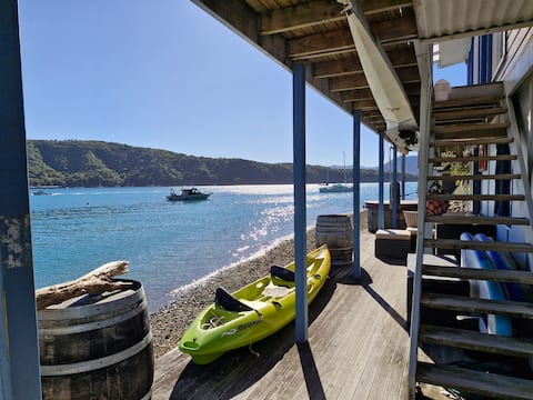 Beach house suite - 2 bdrm - Absolute waterfront!