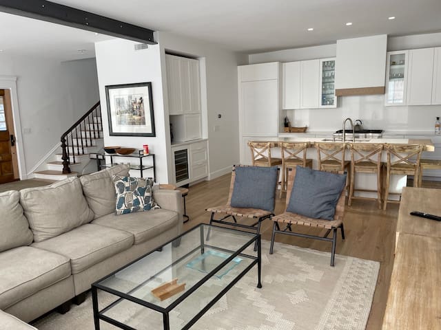 Newport full house, ideal for Large groups gallery image 2