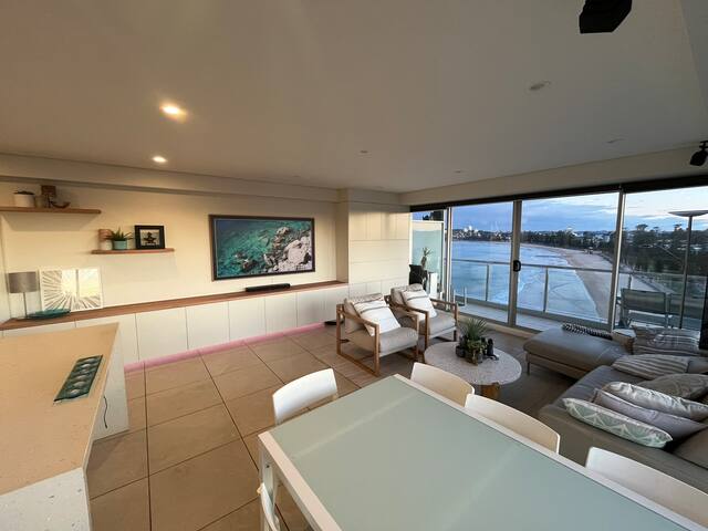 Absolute Manly beachfront direct access & views gallery image 3