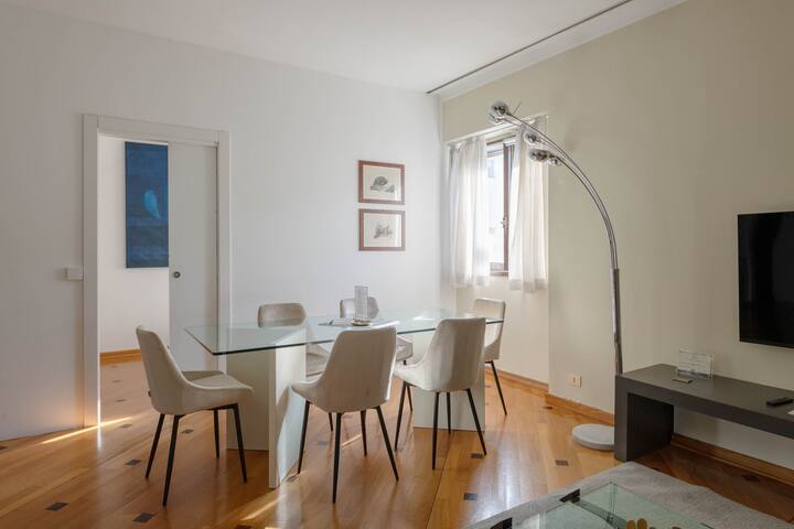 Luxury 3 bedroom apartment in Duomo – 6 Guests gallery image 4