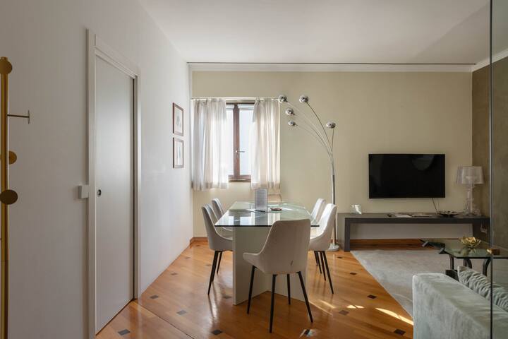 Luxury 3 bedroom apartment in Duomo – 6 Guests gallery image 2