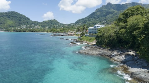 VallonEnd Beachfront villa Apartment 2