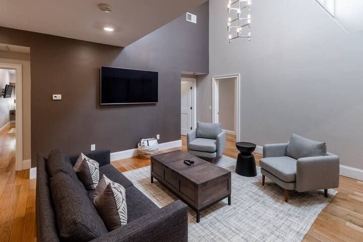 Corner Apt, Open Floor Plan In Downtown Newport gallery image 4