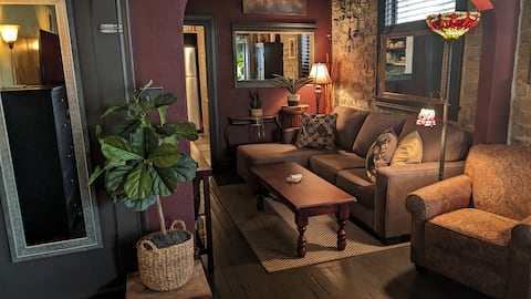 Top performing Airbnb: Classic and Romantic Bungalow - South Suite in Central City