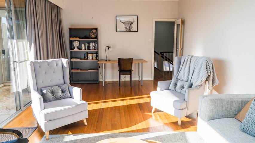 Prime Location. Grand Home. Pool. gallery image 3