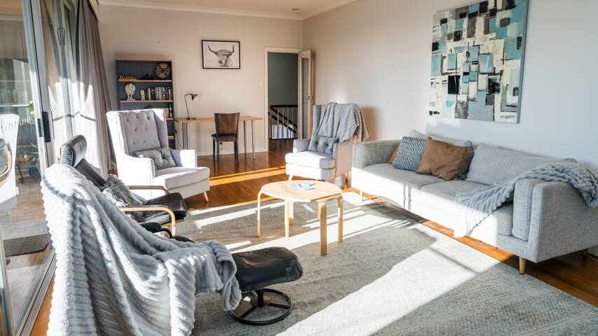 Prime Location. Grand Home. Pool. gallery image 2