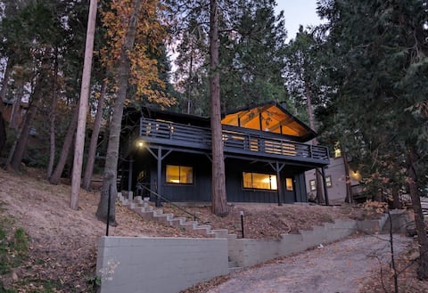 Fam+Pet Friendly | Peaceful Cozy Chalet Near Town