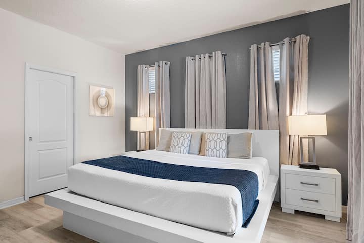 Esta acogedora suite tamaño king es perfecta para pasar un rato relajante después de un largo día de exploración.