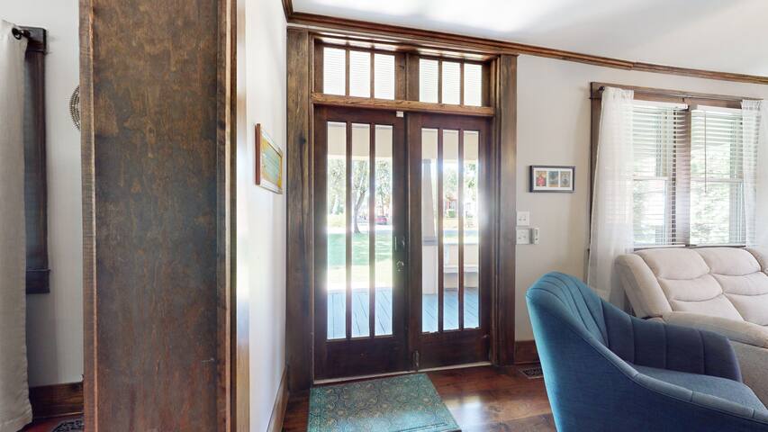 E. Nashville 5 points|Broadway |Walkable|Sleeps 12 gallery image 5