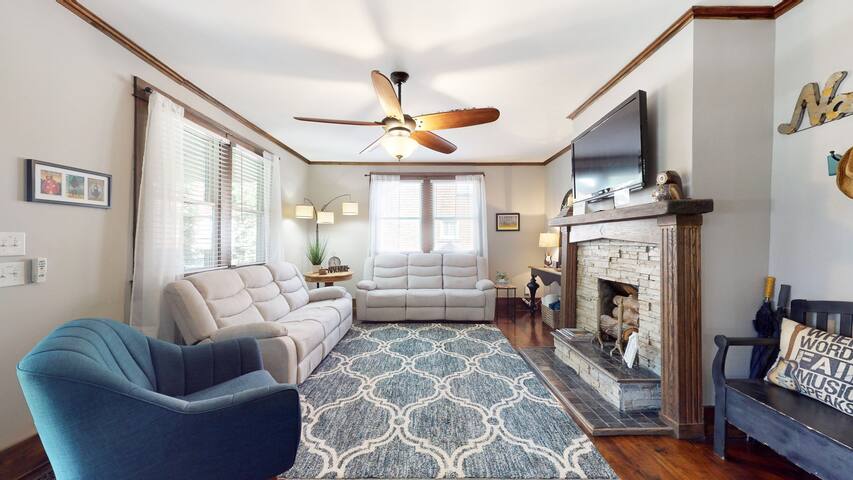 E. Nashville 5 points|Broadway |Walkable|Sleeps 12 gallery image 3