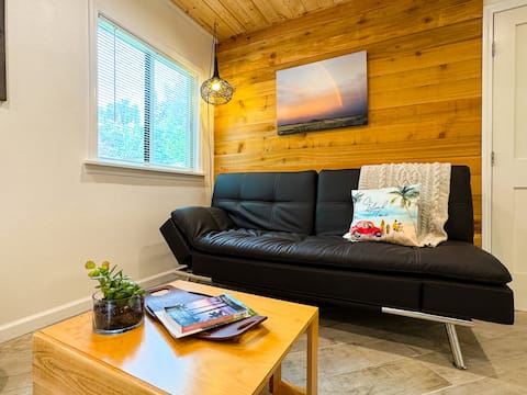 Popular Airbnb listing: Aloha Surf Shack Retreat with A/C in Kailua