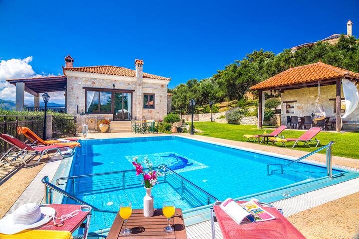 8-Bedroom Estate / 5′ to Beach / 2 Private Pools gallery image 3