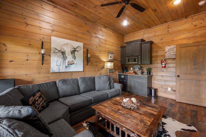 La sala multimediale è dotata di angolo cottura.