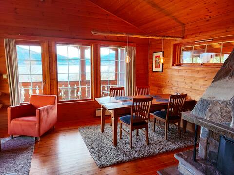 Top performing Airbnb: Cosy chalet, 100m2 with fjordview in Volda