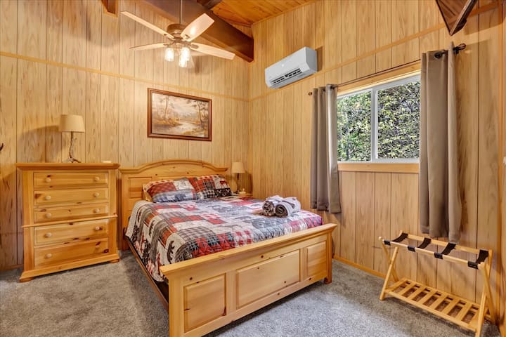 Second floor - Bedroom 4 queen size bed, 32 inch Roku Smart TV and vaulted ceilings. Toddler bed/crib mattress to use on the floor.  Mini-split heating and AC.