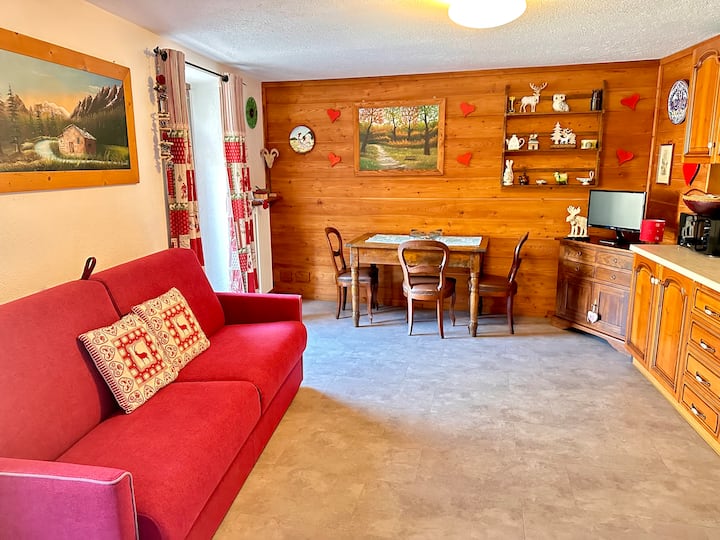 wohnzimmer mit Doppelschlafsofa