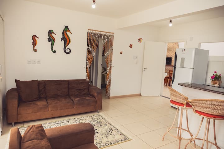 Elutuba ja köök kokku .