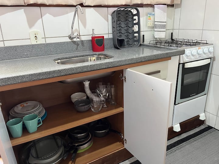 Loft Reformado Na Ferradura, Próximo Ao Centro. - 
