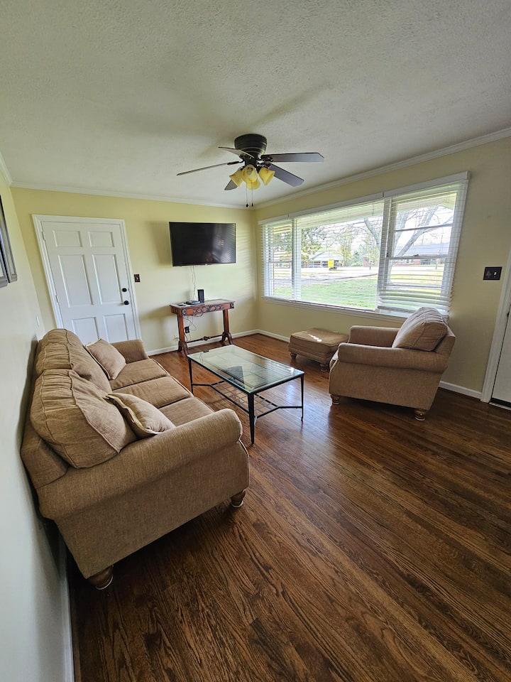 Cozy Newnan Cottage - Newnan, GA