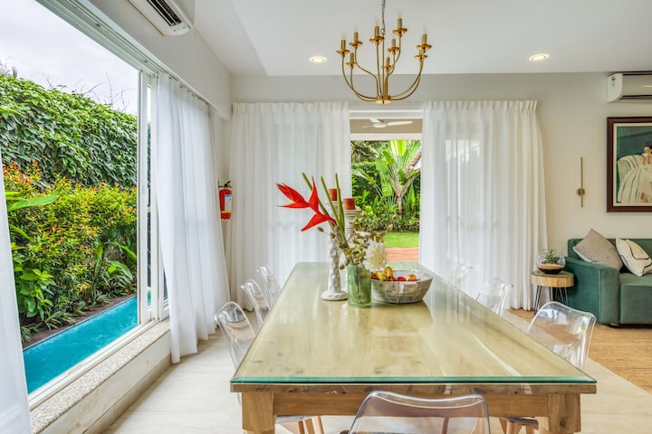 Dining area image 2