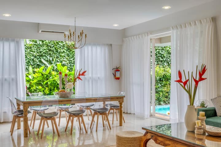 Dining area image 1